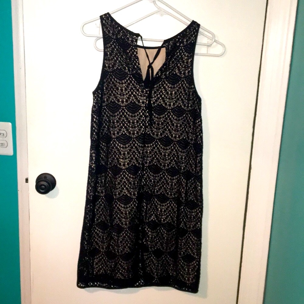 🍀Loft sleeveless, lined crocheted dress. EUC - Picture 2 of 3
